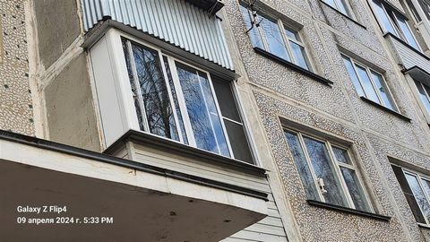 ID в ИМЛС: 43780219 Продаётся 2-х комнатная квартира – под ремонт, свободна. Комнаты изолированные, 18 м.кв. / 12 м.кв., кухня 8 м.кв., раздельный с/у. Дом находится в спальном районе, окна выходят на две стороны (распашонка), с балконом. В 2009 году...