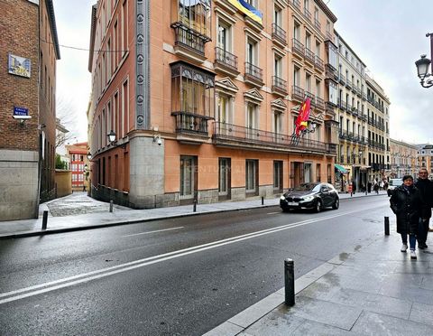 CENTURY21 Gallery presents an exclusive investment opportunity in the heart of Madrid, in a prime downtown location. Discover this magnificent building, strategically located in one of the city's most trafficked areas, offering investors a unique val...