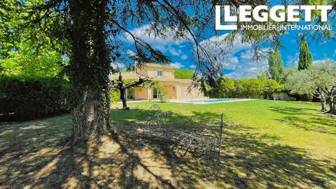 A20901CRR83 - Invest safely and serenely in this beautiful house built with quality materials and inspired by the elegance of Provence. Elegant villa of 215 m², in a garden of olive trees and fruit trees of 3049 m2. The house includes 4 bedrooms, 1 d...