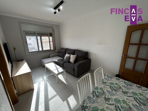  Charmante Wohnung zum Verkauf in Barcelona, in der Gegend Horta-Guinardó El Carmel gelegen. Dieses Anwesen verfügt über drei Schlafzimmer und bietet einen idealen Raum für eine Familie oder für diejenigen, die einen gemütlichen Ort zum Leben suchen....
