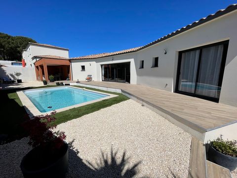 In the village of Tourbes, 5 minutes from Pézenas, I present to you this exceptional villa of 122 m2 on a plot of 576 m2, with a wonderful swimming pool. Nestled in a peaceful area, this house offering a lot of privacy is located at the end of a secu...