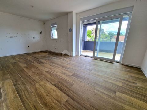 Location: Primorsko-goranska županija, Matulji, Matulji. MATULJI - apartment in a new building with a garden. It consists of a hallway, a bathroom, two bedrooms, one of which has its own bathroom and the other a balcony, a living room with a kitchen ...