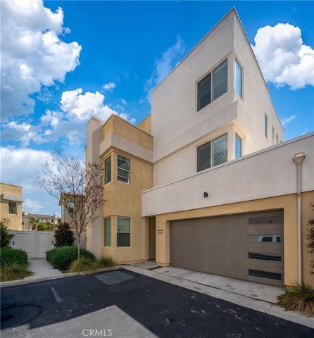 This condo is located at 115 Masterpiece, Irvine, CA. 115 Masterpiece is in the Orange County Great Park neighborhood in Irvine, CA and walking distance to cadence park school. This property has 4 bedrooms, 4.5 bathrooms and approximately 2,942 sqft ...
