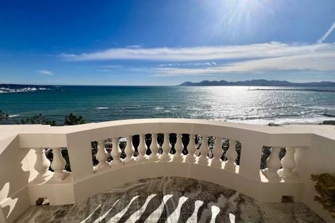Luxurious and bright 3-room apartment, completely renovated, on the penultimate floor of the Miramar Palace, enjoying an exceptional panoramic sea view. Composed of an entrance, a spacious living/dining room with a fully equipped open kitchen, two be...