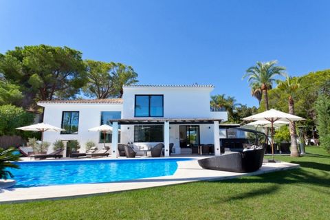 Located in Nueva Andalucía,just 5 a min drive to Puerto Banus,with its designer shops,beaches & beautiful port. This renovated villa is built to a high standard on 2 levels, combining a modern design with Andalucian features. When entering this remar...