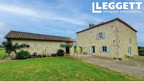 A28519CHD40 - Magnificent 270 m² country house on 2 floors with large outbuildings: Entrance leading to a spacious hallway (29m²), which provides access to: A WC with sink A bedroom with wardrobe, shower, and sink (18m²) A fully equipped kitchen (17m...