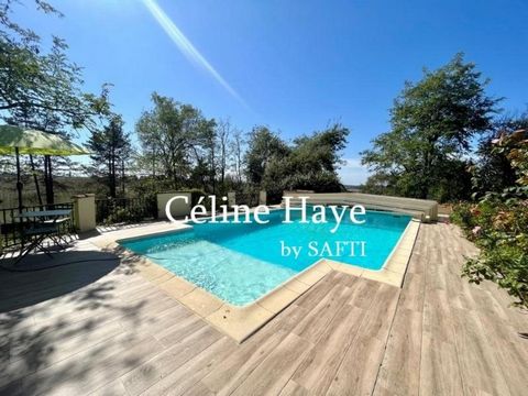 A 20kms away Auch, Longère of approximately 260m2 on one level offers 5 bedrooms, a swimming pool and its wooded park of over 5500 m2 with a dominant view of the Pyrenees. This bright property from 2005 without nuisance offers you very beautiful volu...