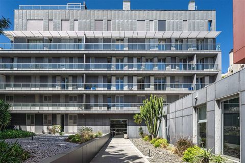 Ten oszałamiający dwupoziomowy apartament z 4 sypialniami o powierzchni 173 mkw jest już dostępny na sprzedaż, położony w uroczym i poszukiwanym mieście Estoril, apartament posiada duży salon, wspólny basen zewnętrzny i przestronne balkony, z których...