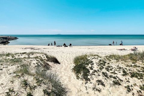 Welcome to a cozy single storey house with a magical view of the beautiful Öländska Alvaret. Here you are close to Byrum's wonderful sandy beach and fine beaches. One of Öland's most beautiful places. Hornsjön is only 800m away. You follow the beauti...