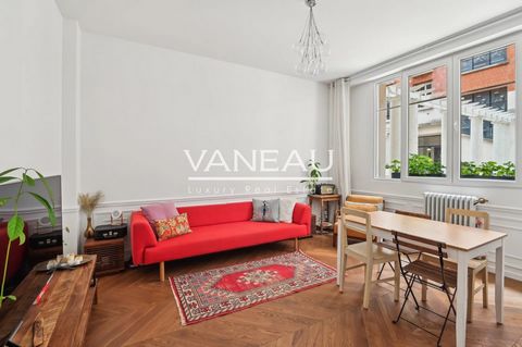 Het agentschap Vaneau presenteert te koop dit prachtige appartement op de begane grond gelegen in een prachtig condominium, zeer goed onderhouden met sectorisatie dicht bij het metrostation Michel Ange. Driekamerappartement bestaande uit een inkomhal...