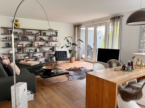 Right in the middle and still quiet! Hello, I'm working in the south of Germany for a few months and would like to offer my apartment and home for interim rent. The apartment has a great layout, is fully furnished, has very high quality equipment and...