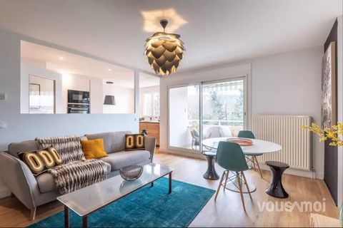 VOUSAMOI invites you to discover this magnificent 2-room apartment of 49 m2 completely renovated, furnished and equipped, classified 3*, offering excellent profitability to investors. Located in the heart of Annecy, close to all amenities, This apart...