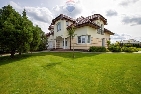 Remember, the remuneration of the REMAX NA TROPIE office is covered only by the selling party. I present to you a unique opportunity to buy a beautiful, luxurious house with a comfortable usable area of about 274 m2. This property is a true gem, wher...
