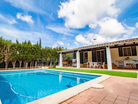 This charming Menorcan country house is located in the prestigious and sought-after area of Trebalúger, in the countryside of Menorca. Situated on an extensive plot of more than 1,300 m2, this detached villa offers a magnificent garden with various a...