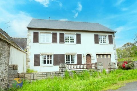 ILLE-ET-VILAINE, TREMBLAY.  5 bedrooms, garage, garden Situated on the edge of a tiny commune surrounded by countryside this property is just 8 minutes by car to Saint-Brice-en-Cogles where you will find a large format supermarket, shops, services, s...
