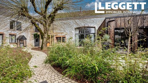 A28923BDE41 - Magnificent charming property in the centre of a small village close to Chambord & all amenities Old farmhouse, tastefully restored by the owners using quality materials Superb atypical space with views over the lime trees and the inner...