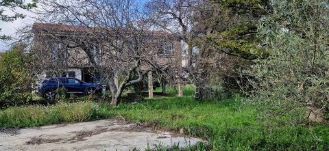 Pezenas 34120 . House of 81 m2 of living space on a beautiful wooded plot of more than 2000m2. Price 470000 eur agency fees included seller's charge.. Divisible land possibility to build . The house is south facing with lovely views of the countrysid...
