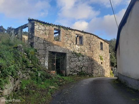 Maison en pierre à restaurer avec 200 m2 de terrain. A 10 minutes de l’A3 A 15 minutes du centre du village.