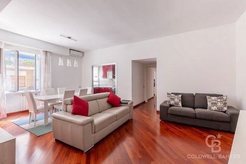 PIAZZA BOLOGNA - Precisely in Via Lorenzo il Magnifico we offer for sale a bright, recently renovated apartment on the third floor of an elegant condominium in excellent condition. The property boasts an internal surface area of 106 m2. The current l...