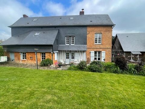 To be discovered, in the heart of a charming village a few minutes from Yvetot, Barentin and access to the motorway. This pretty house of character in brick and half-timbering with a surface area of 124 m² will seduce you with its neat decoration. Th...