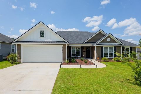 This beautiful 4-bedroom, 2-bath home is located in Northlake Subdivision. Built in 2019, it features an inviting and spacious open-concept layout. The main living area is bright and airy, with a large sectional sofa in the living room that seamlessl...