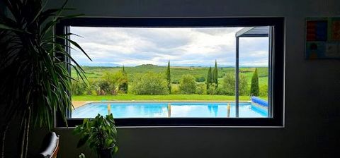 Magnifique villa contemporaine à vendre, située à seulement 20 minutes de Castelnaudary et à 25 minutes de Toulouse. Cette villa de 245 m², comprenant 7 pièces, est nichée sur un terrain de 2500 m², offrant tranquillité et une vue panoramique sur les...