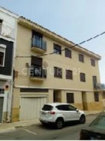 Great opportunity to buy an apartment with 2 bedrooms and 2 bathrooms in the town of Godella. The house is located on a second height of a building with an elevator, built in 2012. If you want more information or schedule a visit, do not hesitate to ...