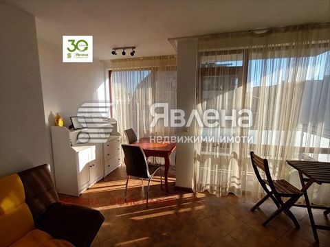 Yavlena offers for sale a neat, panoramic apartment a step away from the Cathedral, fountains and the Blue Market. The apartment has the following distribution: entrance hall, sunny living room in corners with access to a panoramic terrace. The bedro...