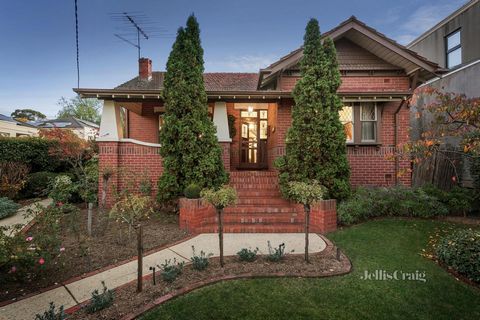 Cherished by one family for the past 57 years, this immaculate 1927-built Californian Bungalow, presents a unique blend of hundred-year-old charm, modern ideals, and future possibilities, metres from Sir Robert Menzies Reserve. Enhanced in 1980 with ...