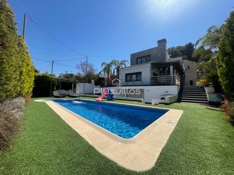 Modern villa very close to all amenities, 200m from Grizzly´s bar and 800m from La Calalga beach. On the ground floor we find a nice hall and a spacious living-dining room, independent kitchen, fully furnished and equipped, bedroom, office, 1 bathroo...