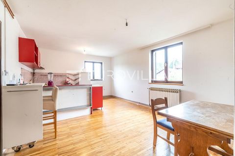 Zagreb, Kustošija, three-room apartment on the 1st floor of a smaller residential property with three apartments. The apartment has 68.75 m2 registered in the land registers, while the garage has 6.91 m2 registered in the land registers, and it is cl...