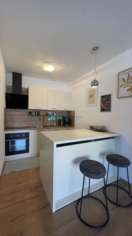 Location: Šibensko-kninska županija, Vodice, Vodice. VODICE - An elegantly furnished two-room apartment with a storage room is for sale in a quiet part of Vodice! The property is located in a good location, in a quiet neighborhood and is surrounded b...