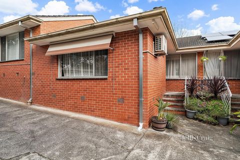 Neat, sweet and steps from Mooroolbark transport and shopping, this two bedroom unit offers smart buying in an utterly convenient location. Starting out in the property market as either homebuyer or investor isn’t easy but this immaculate original st...