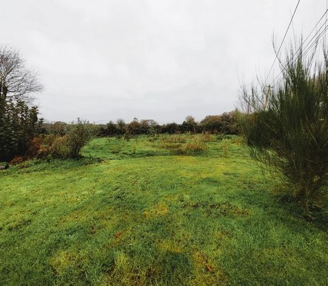 Situé à 1 minute du centre bourg de Saint-Guyomard, à 4 minutes seulement de l'accès à la voie rapide Vannes-Rennes (Vannes à 15 minutes), dans un environnement verdoyant et calme, ce terrain s’offre à vous pour vous permettre d’imaginer le logement ...