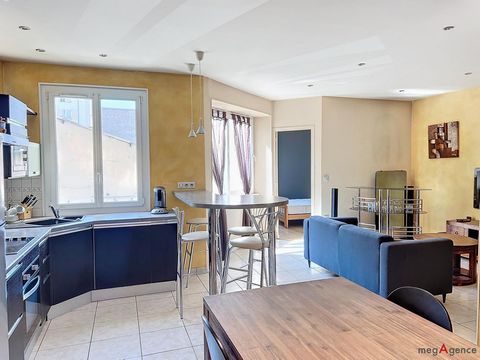 Located in the city center of Grenoble, rue Mallifaud, this 64 m² apartment offers a pleasant living environment to its residents. Close to public transport such as bus and tram, as well as schools, shops and the city center, it benefits from an idea...