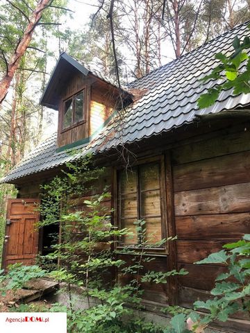 Holiday homes for sale Grodzisk Mazowiecki, Żabia Wola surroundings. A small wooden house made of solid logs for sale in a forest estate in the village of Siestrzeń. The house was built in the 80s of the twentieth century on a beautiful plot of fores...