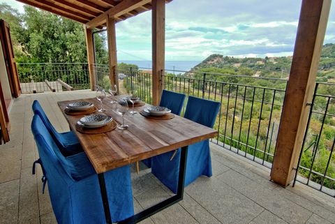 COLLE D'ORANO - Wir präsentieren eine prächtige, kürzlich erbaute Villa mit Meerblick in der kleinen Stadt Colle d'Orano in der Gemeinde Marciana im westlichen Teil der Insel Elba zum Verkauf. Das Haus wurde im Sommer 2019 fertiggestellt und verteilt...