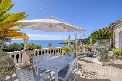 Deze charmante woning in Provençaalse stijl ligt aan de oostkant van Cap d'Antibes, met uitzicht op zee en een panoramisch uitzicht op zee. De villa beschikt over een inkomhal, een dubbele ontvangstruimte die uitkomt op een groot terras met uitzicht ...