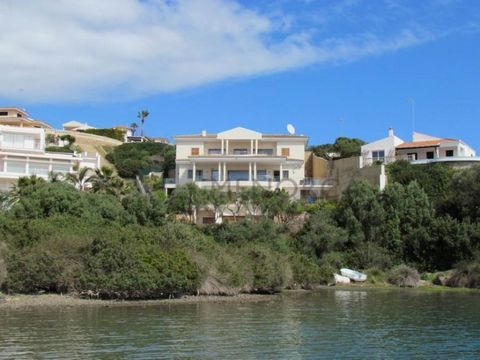 A modern spectacular villa in a front line location with easy access to the moorings in Cala Llonga. The property, built over 4 floors with a lift has 5 en suite bedrooms, large lounge and dining areas leading to covered terraces, a modern well equip...