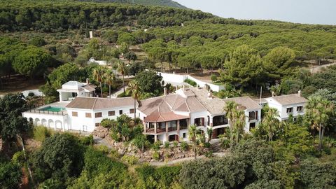 in der Nähe vom Golfplatz, Büro, Hauswirtschaftsraum, Ankleideraum, Gästehaus, Einbauküche, Kamin, Wasser, Wasserbehälter, schöner Garten, Garten, Terrasse, Grill, Obstbäume, Garage, Schwimmbad, Aufzug, Sauna, Salon, Bäume