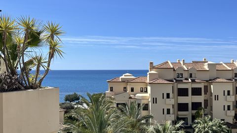 magnificent corner duplex with beautiful views of the sea and the town of altea in the villa gadea urbanization. it is a very spacious apartment with 3 bedrooms and their fitted wardrobes 3 full bathrooms one of them en-suite large kitchen with galle...