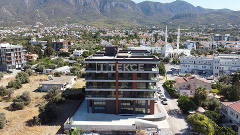 Appartamenti Vista Mare e Montagna con Piscina a Sfioro a Girne Gerne è una delle città più grandi della Repubblica Turca di Cipro del Nord. Gerne, che si caratterizza per le sue ricchezze storiche, ospita molti edifici storici come il Castello di Hi...