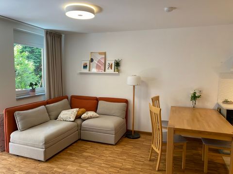 Schon von dem Wohnen in Innenstadt mit Naturgefühl geträumt? Diese wunderschöne, gemütliche Wohnung ist perfekt auf Bedürfnisse einer oder zwei Personen ausgerichtet und ist komplett möbliert bzw. mit allen notwendigen Gegenständen ausgestattet. Der ...