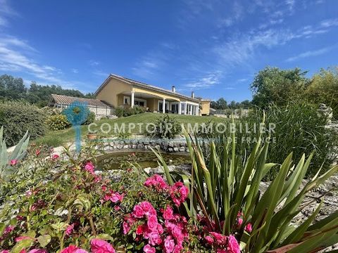 Sur les hauteurs de Chatuzange-le-Goubet, dans une zone résidentielle, venez découvrir cette villa de 191m2 de plain pied sur une parcelle de 2350m2. Vous entrerez sur une spacieuse et lumineuse pièce de vie de plus de 96m2. La taille de cette pièce ...