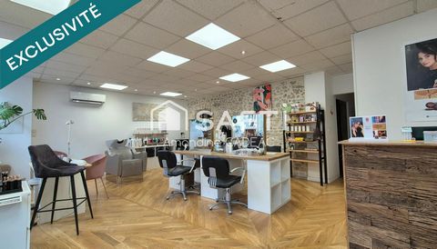 Amandine CADEAC Conseillère en Immobilier Safti, vous propose ce salon de coiffure et esthétique de 115 m², entièrement équipé et prêt à poursuivre son développement. Il est composé de cinq cabines dédiées à l’esthétique + espace de rangement, idéal ...