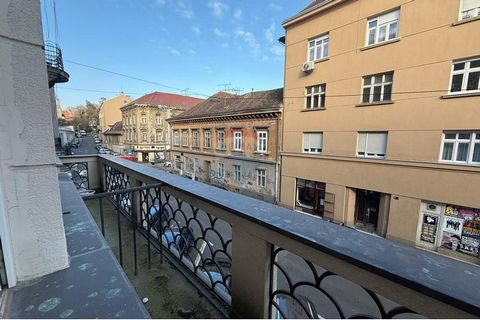 Location: Grad Zagreb, Črnomerec, Črnomerec. Wir präsentieren eine geräumige und helle Wohnung im ersten Stock mit einer Gesamtfläche von 64,05 m2 in Črnomerec. Die Verkehrsanbindung ist sehr gut und die öffentlichen Verkehrsmittel sind nur wenige Me...