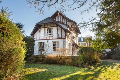Belle anglo-normande de 220 m² rue Lecerf à La Varenne sur un parc de 921 m²