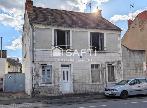 Bienvenue à Montluçon, quartier des marais. Maison de ville proche des commerces, des écoles, des transports... La maison composée de deux logements. Au Rez-de-chaussée (62m²) une cuisine, un grand salon, une chambre, une salle d'eau avec wc, une cui...