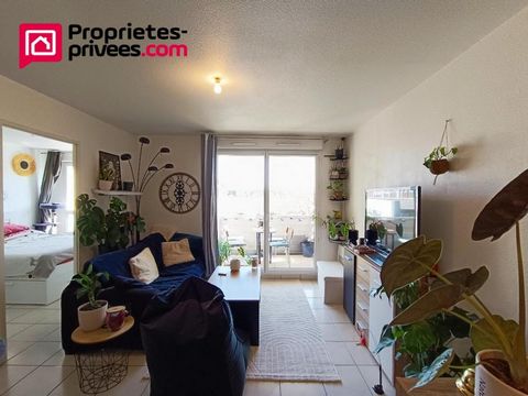 EXCLUSIVITE Poitiers en face du lycée Kyoto. Venez découvrir cet agréable appartement T2 d'environ 38 m2 avec balcon et place de parking. Il est situé au 1 er étage d'une résidence sécurisée avec interphone et à proximité de toutes les commodités (Ly...