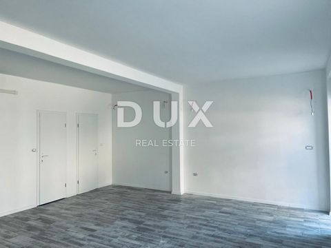 ISTRIA, MEDULIN - Bedrijfsruimte 40 m2 + parkeerplaats in het centrum van Medulin Commerciële ruimte te koop op een zeer drukke locatie in het centrum van Medulin, op 400 m van de Riva en de stranden, gelegen aan de hoofdweg op de begane grond, met e...
